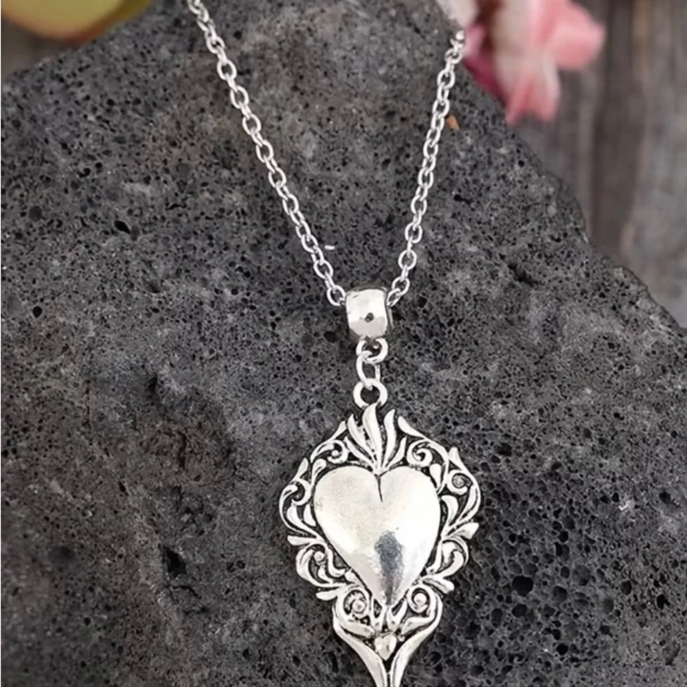 Elegant Silver Heart Pendant Necklace